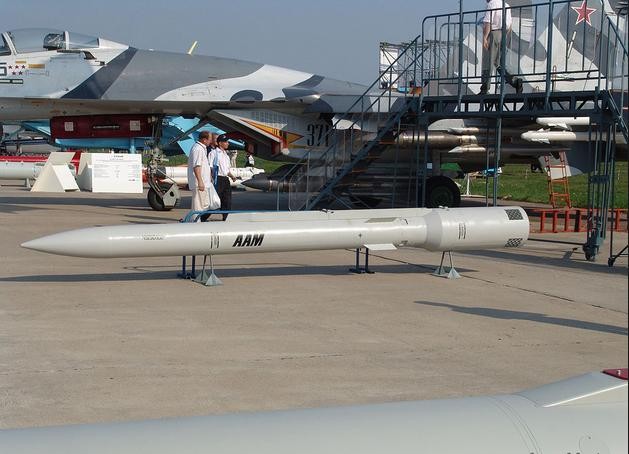 Tên lửa không đối không siêu xa K-100 do Nga chế tạo